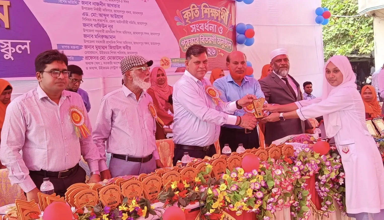 জামালপুরে উইজডম ল্যাব. স্কুলের মেধাবী শিক্ষার্থীদের সংবর্ধনা ও পুরস্কার বিতরণ