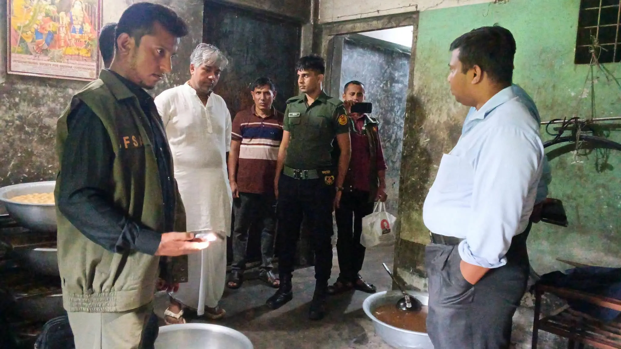 ভালুকায় অস্বাস্থ্যকর পরিবেশে মিষ্টি তৈরি, কারখানাকে ৩ লাখ টাকা জরিমানা