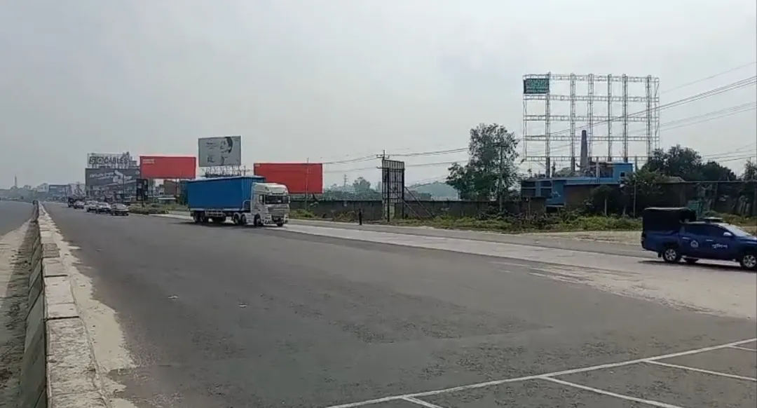 কড়া নিরাপত্তায় সিরাজগঞ্জ পার হয়েছে রুপপুর পারমাণবিক বিদ্যুৎ কেন্দ্রের ইউরেনিয়াম বহনকারী লরি