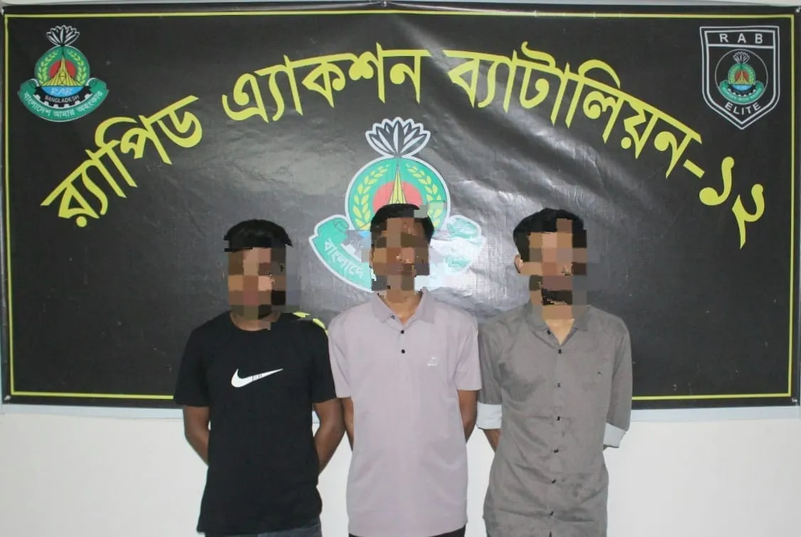 র‍্যাব-১২’র অভিযানে বেলকুচিতে অনলাইন জুয়া চক্রের ৩ সদস্য গ্রেপ্তার